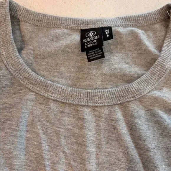 NWT: Volcom Heather Gray Crop Top - Picture 3 of 4